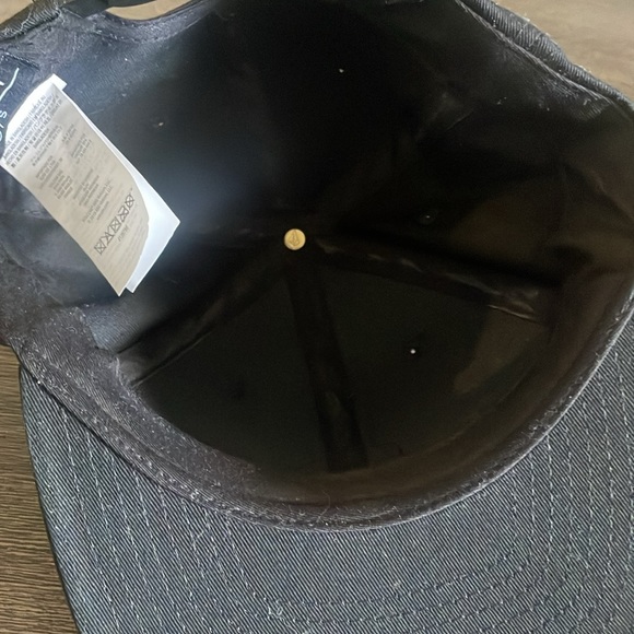 Volcom black hat - Picture 5 of 5